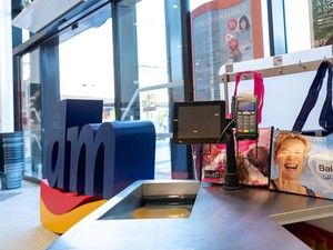 Eltűnnek az egyszer használatos műanyag zacskók a DM-ből