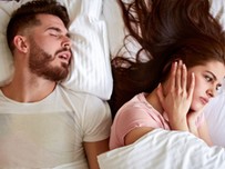Néha külön alszol a pasidtól? Nem biztos, hogy a kapcsolat vége az alvásválás (x)