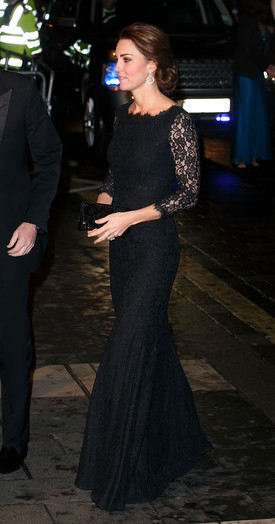 A 2014-es Royal Variety Performance-en Diane Von Furstenberg fekete csipkeruháját viselte. 