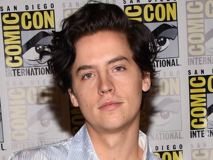 Atyaég! Feltörték Cole Sprouse Twitter-oldalát!