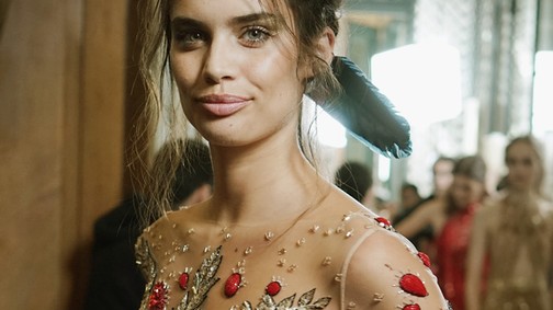 Imádjuk ezt a pulcsit, de nevetségesen állna nekünk