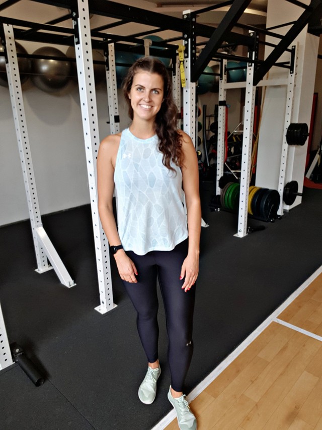 Juhász Petra személyi edző vagány dzsekiben indítja a hetet