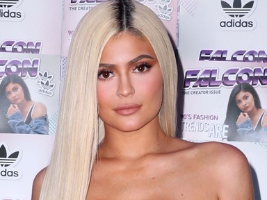 17 EZER trendet mostak össze Kylie Jenner új címlapfotóján