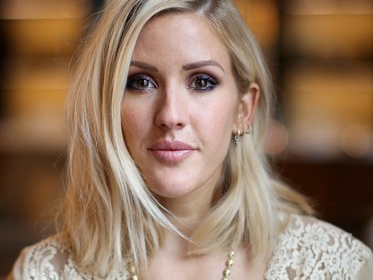 Ellie Goulding férjhez ment, és mi csak ámulunk, milyen gyönyörű menyasszony