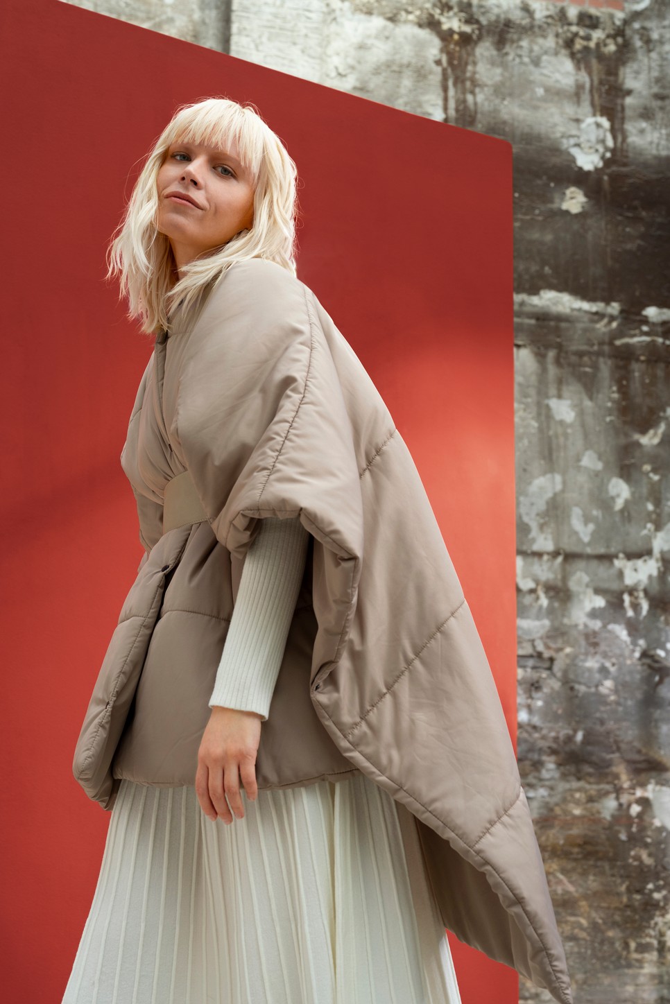  A takarók inspirálta pelerinek nagyon modernné tehetik a megjelenésed. Pelerin C&A 15995 Ft