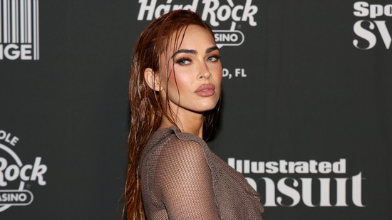Megan Fox kékre festette a haját, és valami álomszép lett