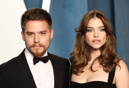 Palvin Barbara és Dylan Sprouse a Super Bowl legstílusosabb párja