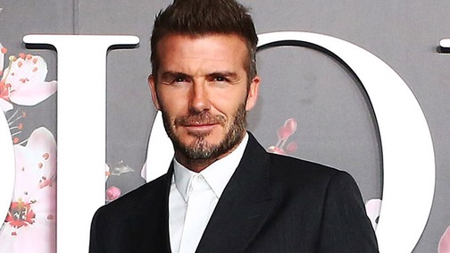 David Beckham félmeztelen felsőtesttel kíván boldog szentestét