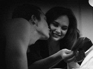 400 csók egy nap alatt! Bemutatjuk Puskás Peti és Ív szuperérzéki új klipjét