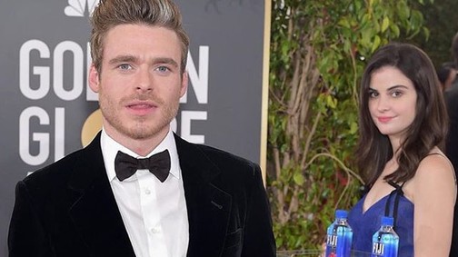 Zseniális: egy hosztesz lány beletrollkodott a Golden Globe-on készült sztárfotókba