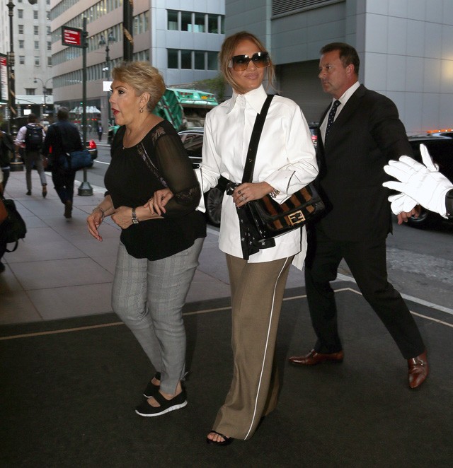 Oké, Jennifer Lopez nagyon jól tartja magát, de nézd meg a 73 éves anyukáját!