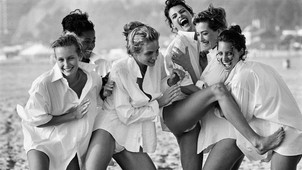 Peter Lindbergh kamerája előtt úgy szabadultak fel a modellek, ahogy máshol nem