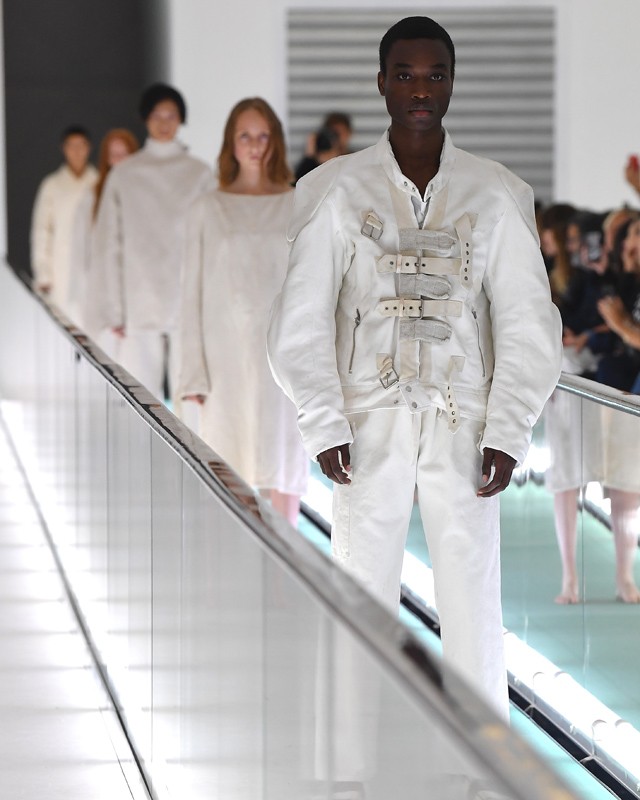 Gucci bemutató, tiltakozással