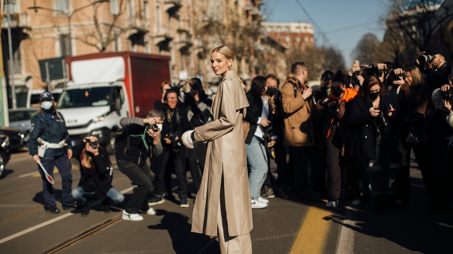 Hogyan alakították át az influenszerek a közösségi médiában a divatot?