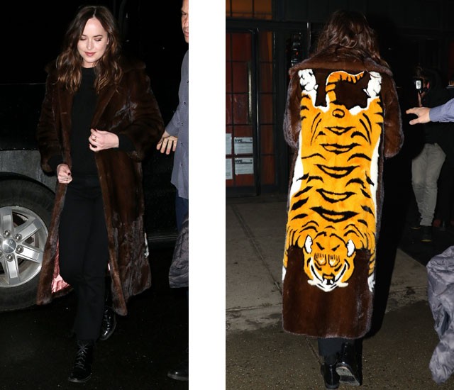 Dakota Johnson mintás szőrmekabátban