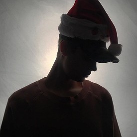 Justin Bieber visszafogottan köszöntötte rajongóit karácsonykor.