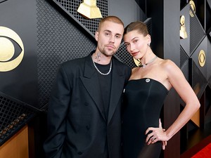 Hailey Bieber és Justin Bieber szerelmesen olvadtak össze friss fotóikon, nem akármit jelentettek be