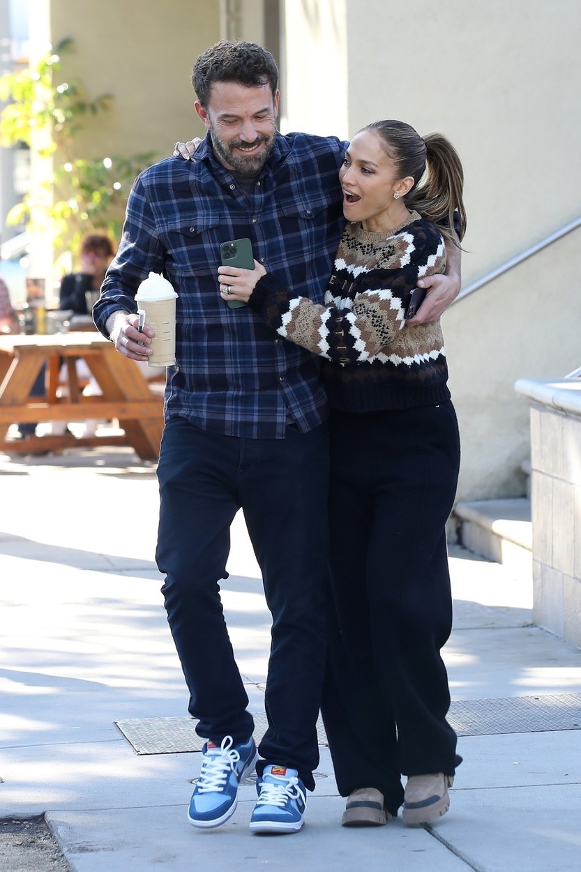 Kényelmes szettben élvezik a napot