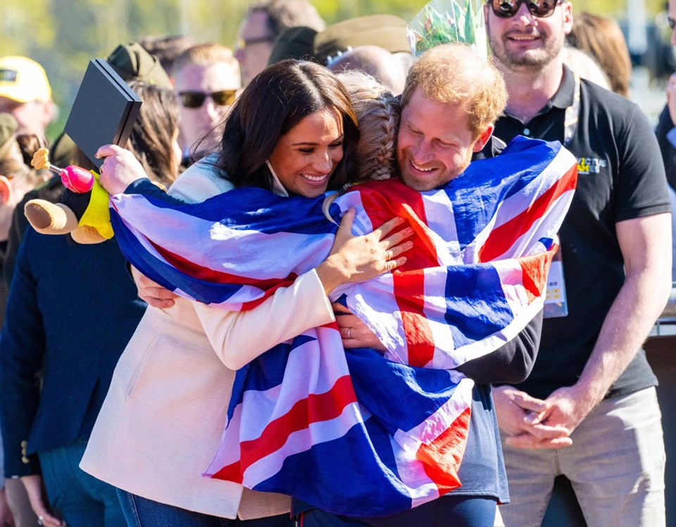  Harry és Meghan köszönti a fiatal női veterán sportolót