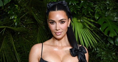 Kim Kardashian a világ legzavarbaejtőbb ruhájában érkezett a Velencei Filmfesztiválra