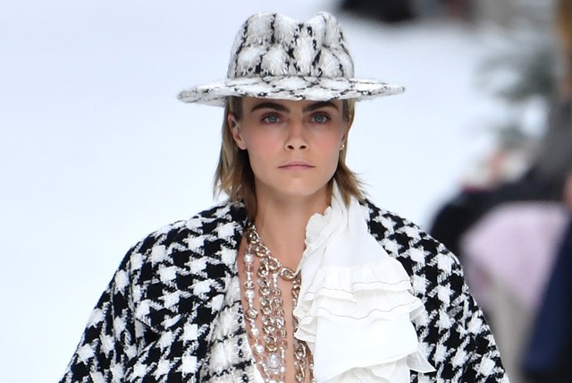 Cara Delevingne a Chanel divatbemutatóján