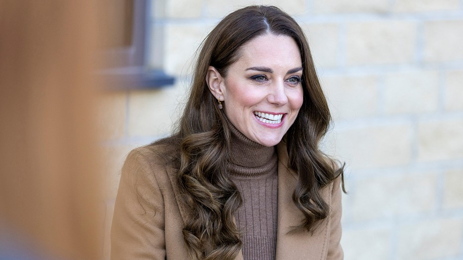 Kate Middleton mesterien ötvözi a karamellszínek különböző tónusait legújabb szettjében