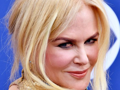 Nicole Kidman aranyszobornak öltözött