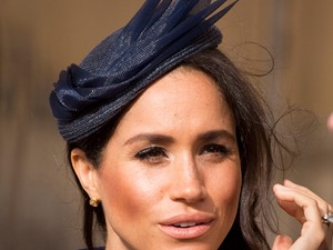 Meghan Markle szettje unalmas, de több mint 2 milliót érő ékszereivel nem spórolt