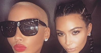Kim Kardashian és Amber Rose közös szelfivel üzentek