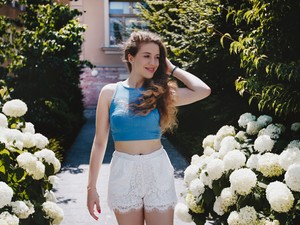 Nyári színek és a természet szeretete inspirálták Johanna mai szettjét