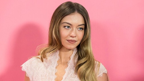 Sydney Sweeney drasztikusan átalakult: rövid hajjal vonult végig a vörös szőnyegen