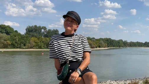 Nőies, mégis vagány: így kombináld a feketét a csíkossal!