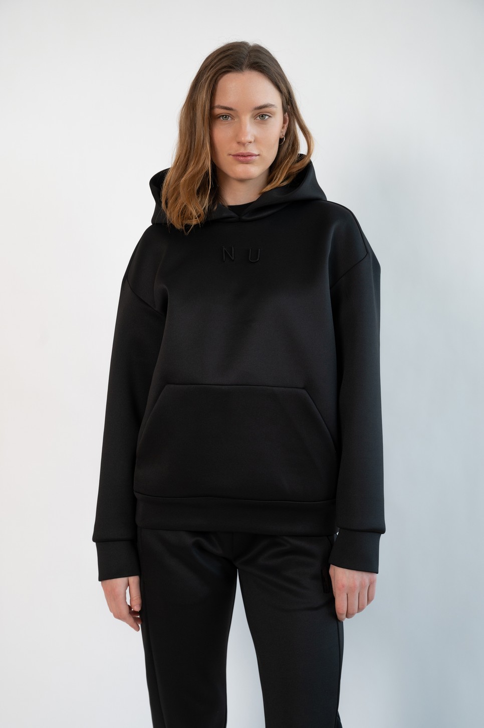 Tavaszi alapdarabod lehet a Shinju kapucnis pulóver, dzseki helyett is hordhatod majd