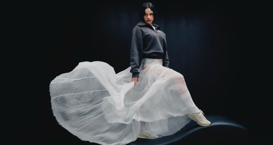 Rosalía visszatér, méghozzá a New Balance legújabb 204L cipőkampányának az élére