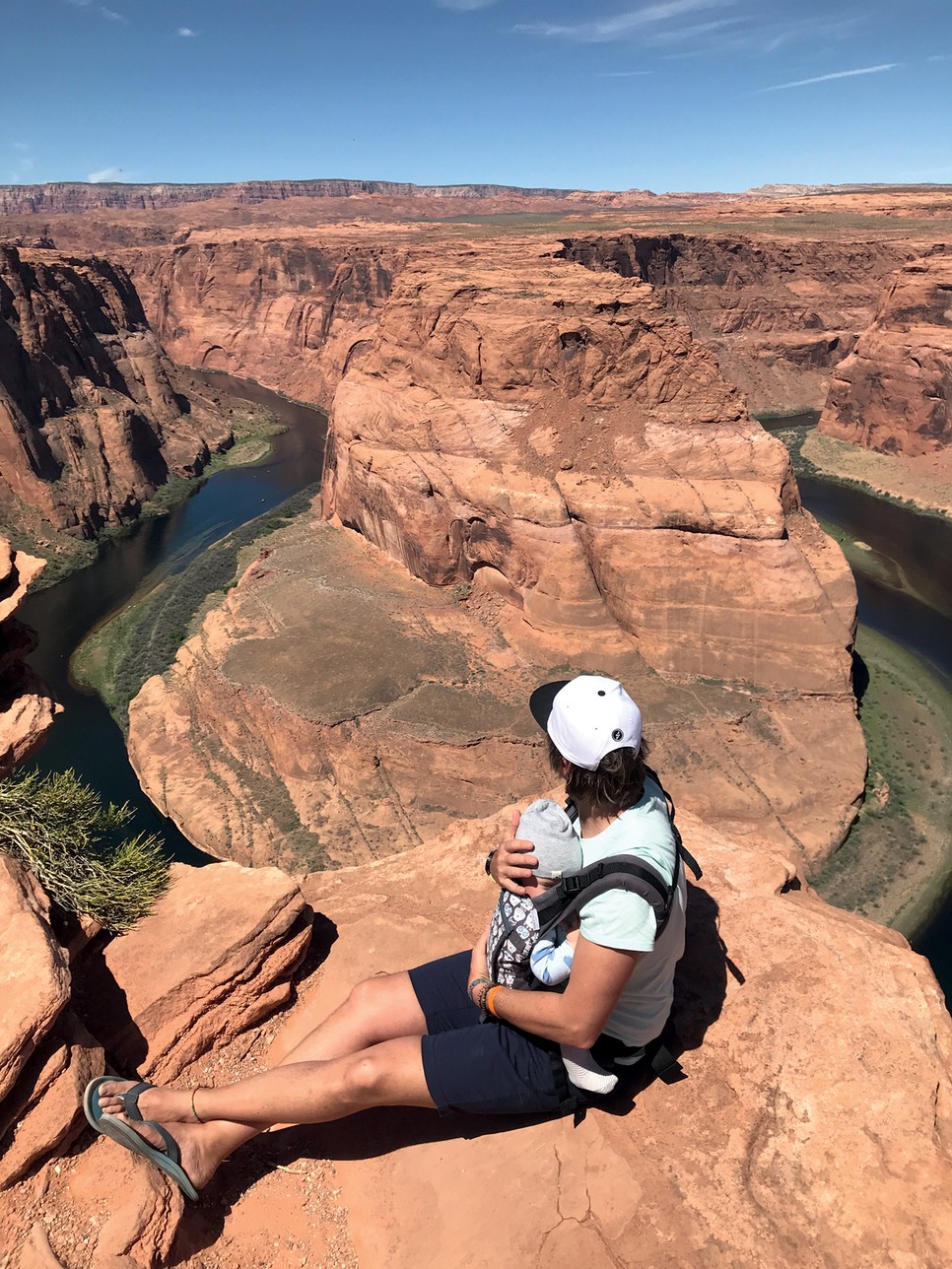 Hátizsákkal és babahordozóval a föld körül - ismerd meg a világjáró családot!