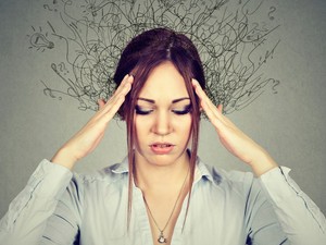 4 dolog, amivel nagyobb kárt okozol az agyadban, mint gondolnád