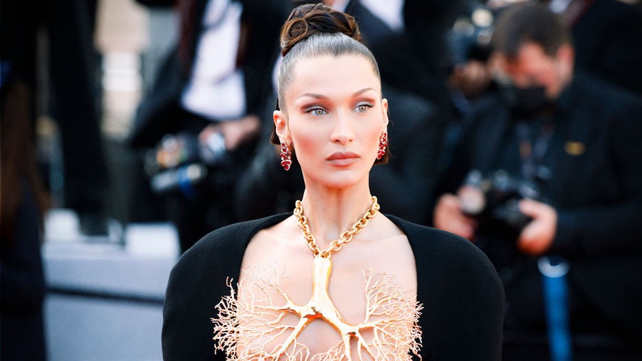 Bellad Hadid a cannes-i filmfesztivál meztelenruha-királynője
