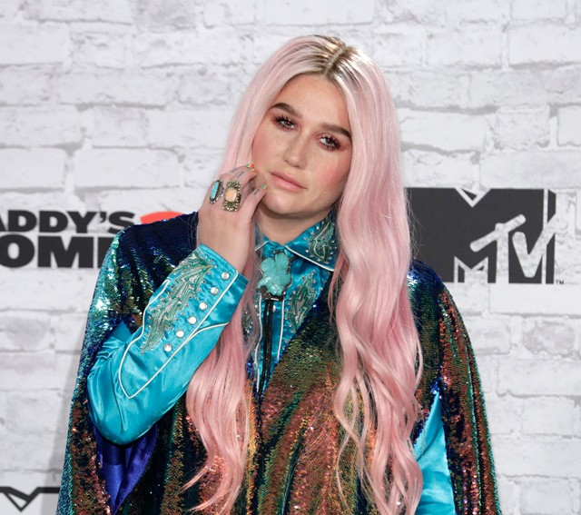 Fogalmunk sincs, mi ez a ruha Keshán, de jobb, ha stylistot vált