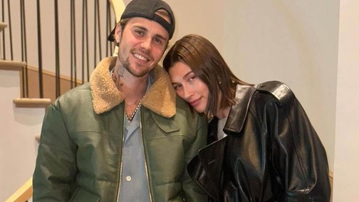 Hailey Bieber brutálisan sötét hajjal jelent meg, és egészen gyönyörű így