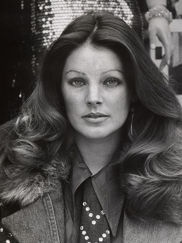 Közelkép a szépséges Priscilláról, a '70-es évek trendi hullámaival