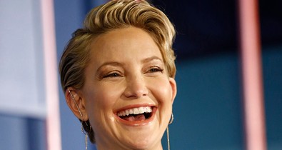 Jó ég, Kate Hudson pocakja már HATALMAS