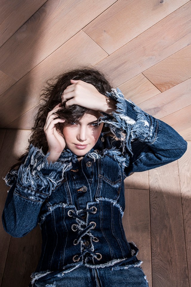 Exkluzív divatanyaggal dobjuk fel a napod!