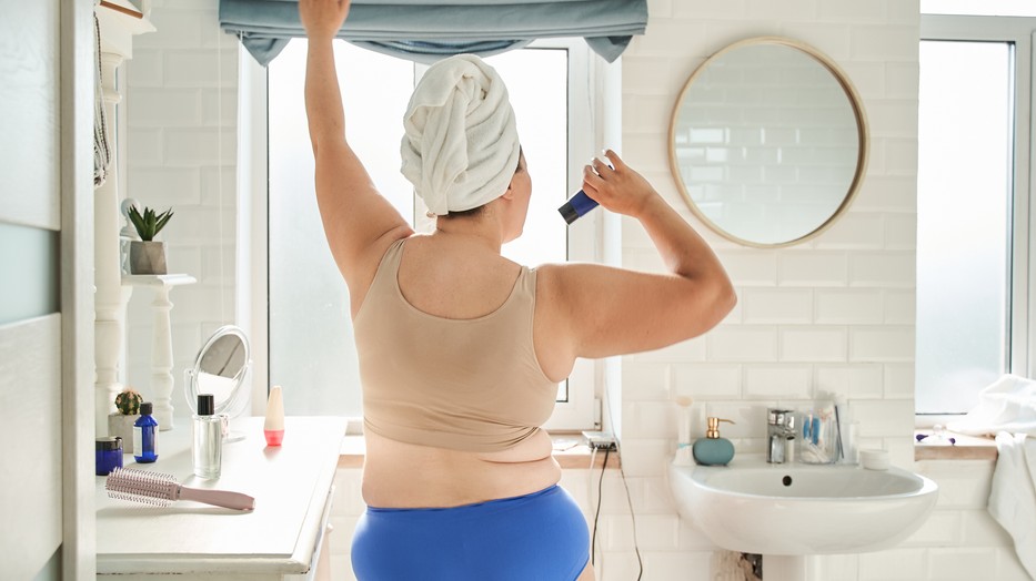 A napi zuhanyzás nem minden életkorban előnyös a bőr egészségének szempontjából