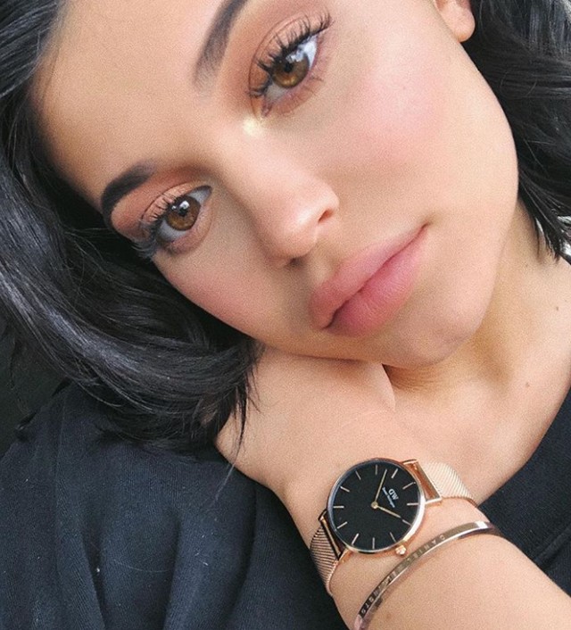 Kylie Jenner sosem volt még ilyen cuki, a LOVE Magazin címlapján készül az anyaságra