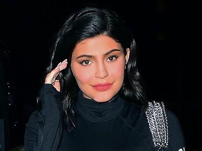 Kylie Jenner elképesztő cuccokban veti magát az éjszakába 3 hónappal a szülés után