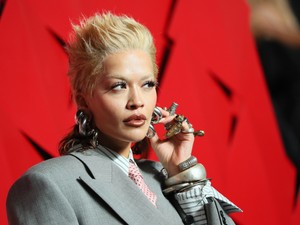 Rita Ora felismerhetetlen volt a British Fashion Awards gálán, és nem ő az egyetlen, aki mellett nem lehet szó nélkül elmenni
