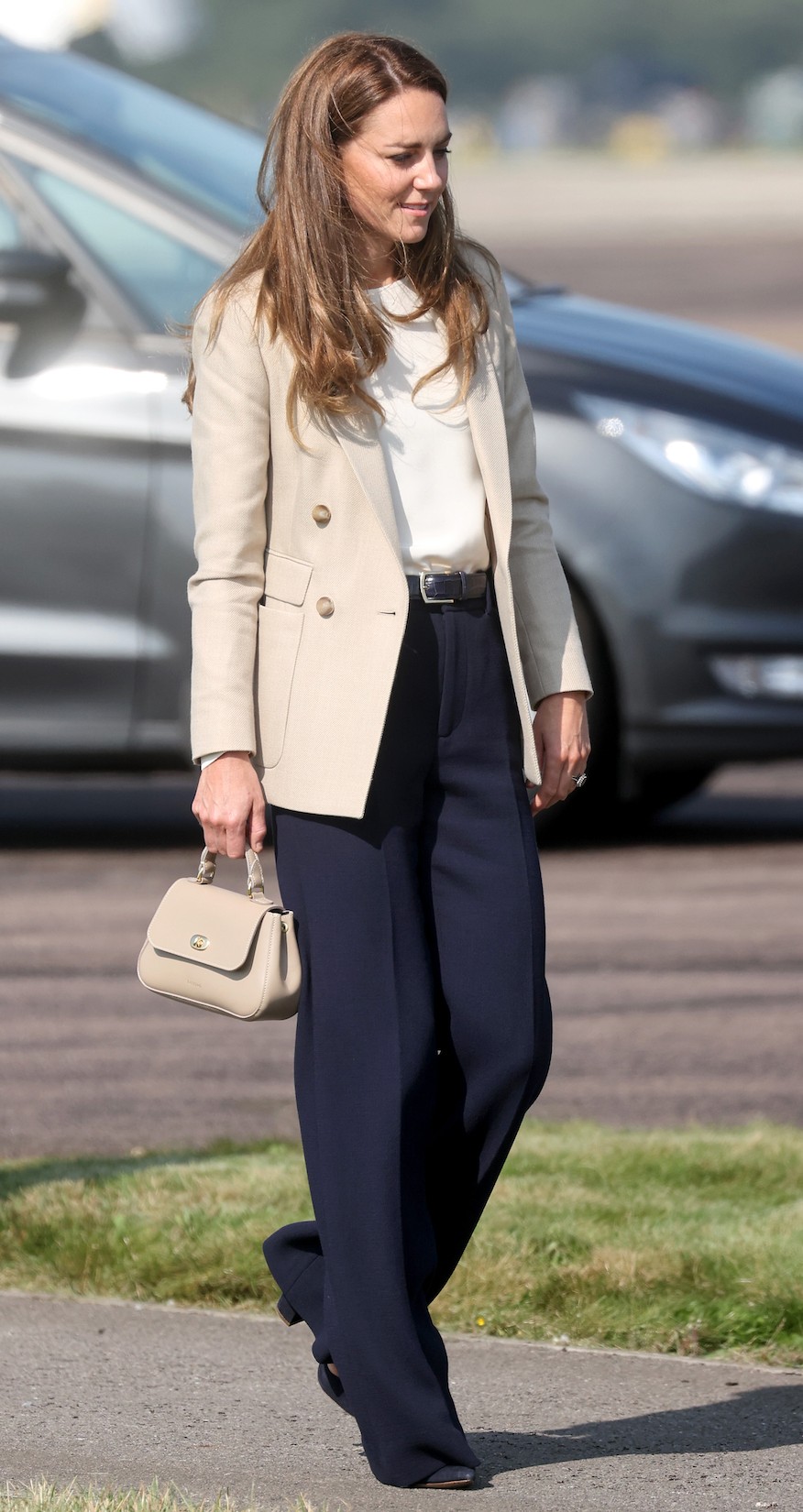 Laza elegancia a végeredmény, ha különböző nadrágot és zakót kombinálunk