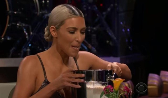 Kim Kardashian szardínia smoothie-t ivott, hogy ne kelljen testvérei várandósságáról beszélnie!