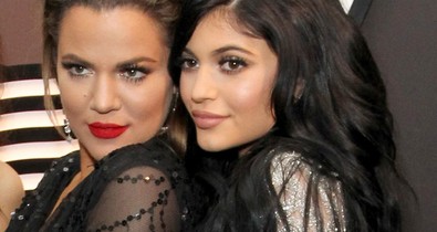 Vigyázat megható: Így gratulált Khloé Kardashian Kylie-nak a babájához!