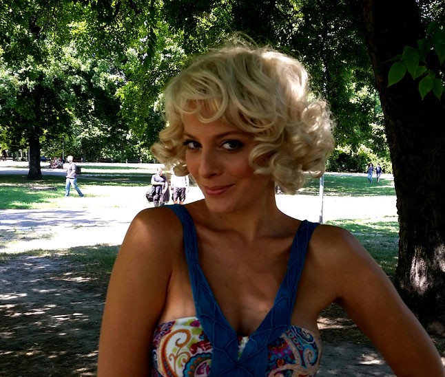 Tatár Csilla is rendkívül dögös Marilynként.